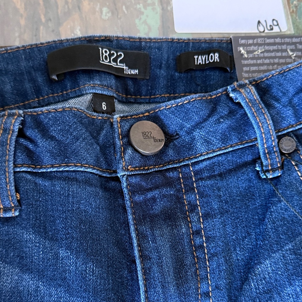 1822 Denim Dark Blue Cropped Jeans - Picture 2 of 10
